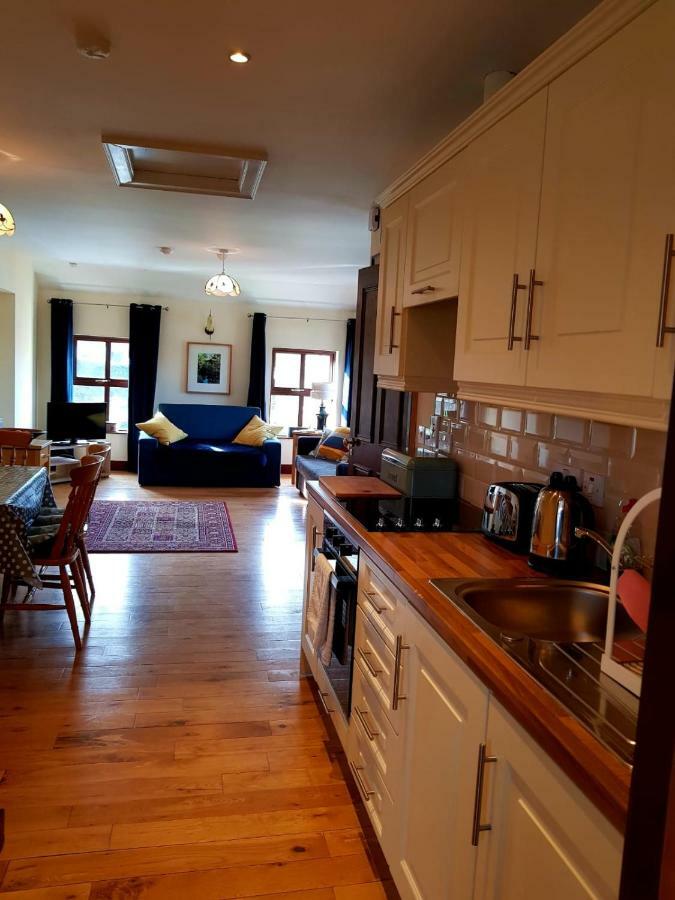 Nanny Quinn'S Apartment Killucan 外观 照片